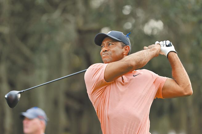 谈起虎年就不能错过高球巨星「老虎」伍兹了，去年出车祸重伤的他，经过努力復健终于在年底復出，今年就看他能否在虎年重返PGA赛场了。（美联社资料照片）