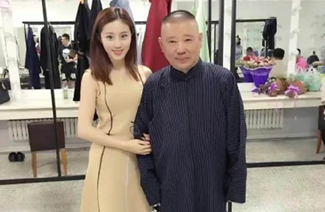 大陆相声演员郭德纲被爆出轨女演员王梦婷，还生下私生女。（微博）