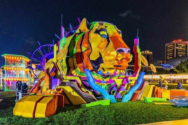 卧虎藏龙主灯。（新北市政府民政局提供）