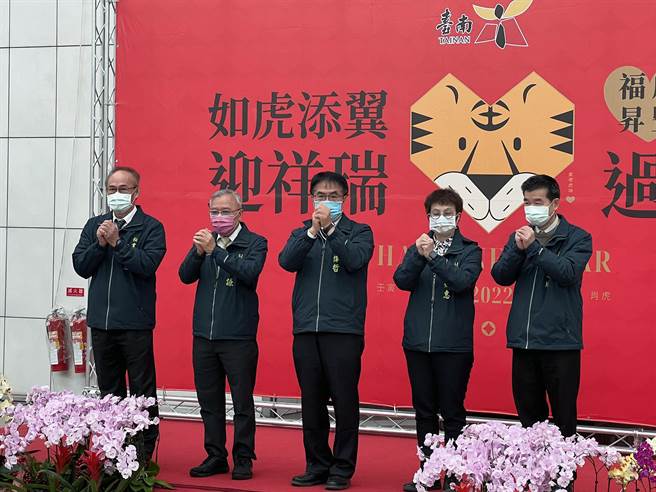 新春连假结束后的第一个上班日，台南市政府举行新春团拜。（洪荣志摄）