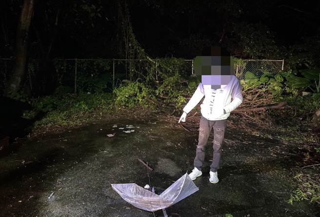 基隆一名年约23岁廖姓男子昨天下午身上仅剩一条内裤、满脸鲜血，出现在七堵区某宫庙。（基隆市警局提供／陈彩玲基隆传真）