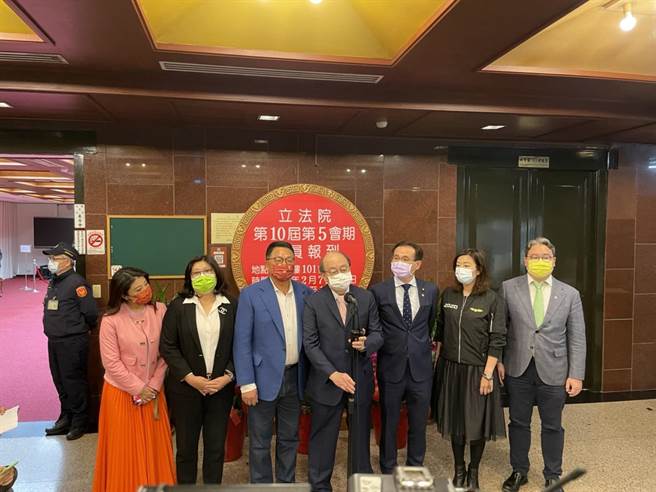 民进党立院党团新任七长今日赴立院报到 (吴家豪摄)