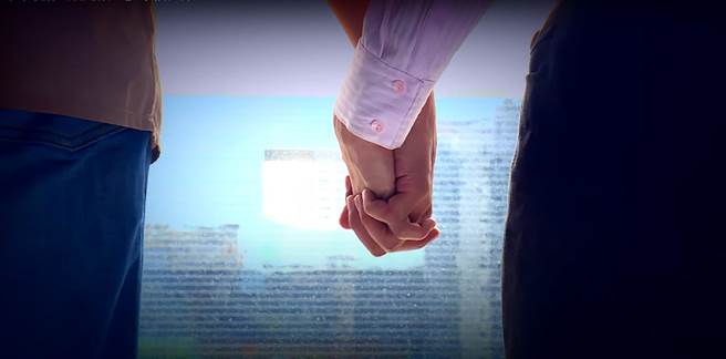 台中市警察真厲害！調閱監視器循線找到與家人口角離家的妻子，原來是去大賣場購物，助夫妻言和團圓。（台中市府提供／盧金足台中傳真）