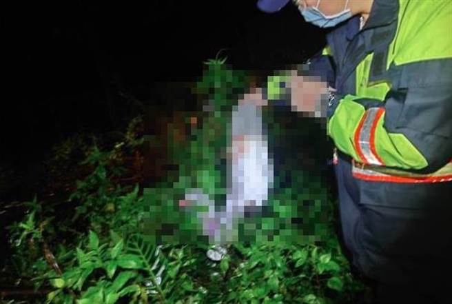 基隆一名年约23岁廖姓男子昨天下午身上仅剩一条内裤、满脸鲜血，出现在七堵区某宫庙。（基隆市警局提供／陈彩玲基隆传真）