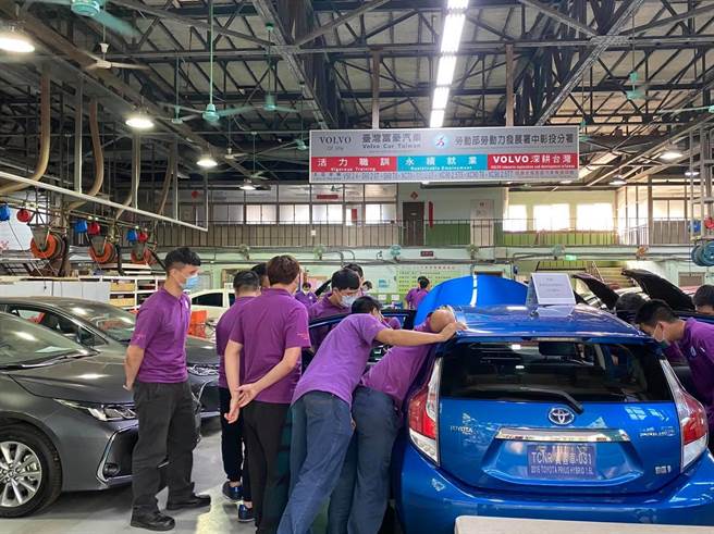 劳动部劳动力发展署中彰投分署台中训练场今年度开办超过80门在职进修训练，训练课程多元丰富，可供在职劳工选择。（劳动部劳动力发展署中彰投分署提供／卢金足台中传真）