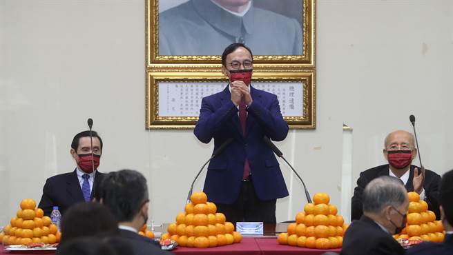 國民黨7日舉行新春團拜，黨主席朱立倫（見圖）受訪時表示，新春的期待是國民黨團結勝選，今年是團結戰鬥年，國民黨上下一心、團結一致，沒有任何同志可以自外於這個團體，我們大家必須團結在一起，除了國民黨，也呼籲所有在野的力量，大家可以團結在一起，共同面對強勢鴨霸的民進黨，只有團結我們才能夠一起勝選。（劉宗龍攝）