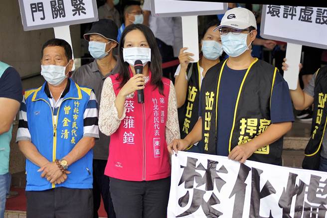 民进党竹北市代蔡蕥鍹积极参与竹北市各种陈抗活动。（罗浚滨摄）
