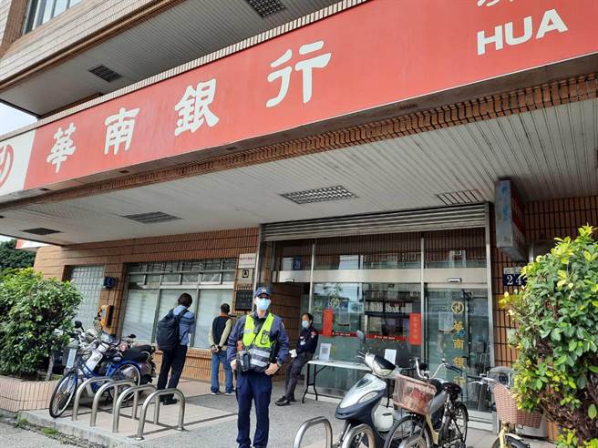 清水警分局年节护钞金额高达1亿7000万元。（清水警分局提供）