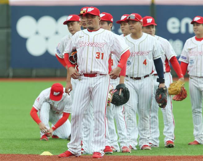 林智胜（中）。（陈怡诚摄）