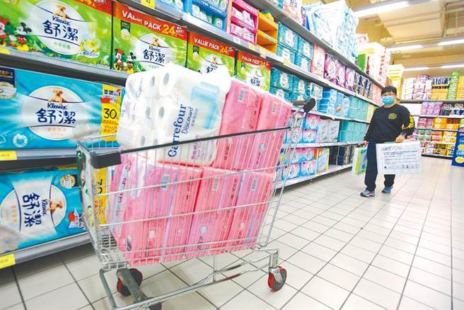 网友回忆起福原爱自曝曾被江宏杰骑机车载去抢购卫生纸。（示意图／报系资料照）