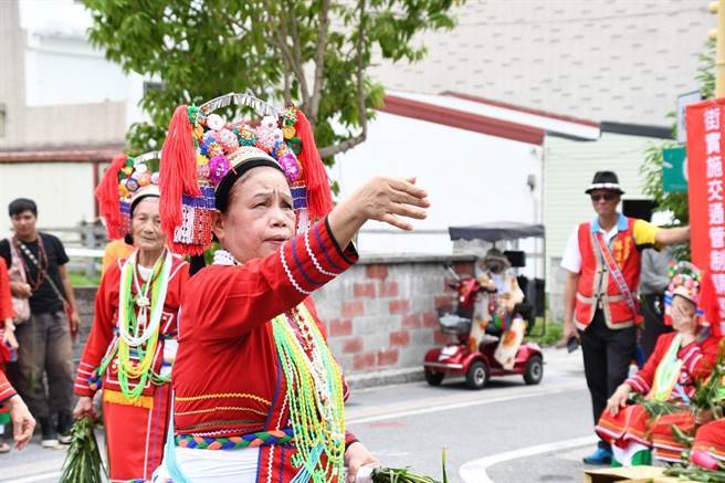 花莲县吉安乡里漏部落祖灵祭（Talatu，as），是阿美族巫师祭仪文化最完整部落，独特地方文化受到原住民族委员会重视，盼与地方凝聚共识，将部落入口形塑成全县唯一「祭祀街道」意象，成为特色打卡亮点。（吉安乡公所提供／罗亦晽花莲传真）