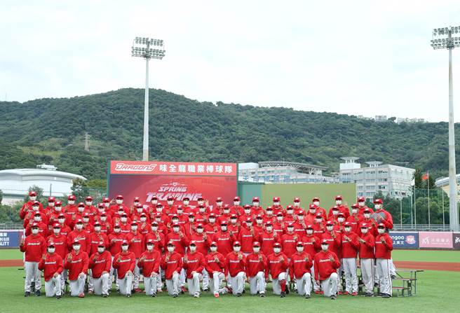 味全龙7日举行开训典礼。（陈怡诚摄）