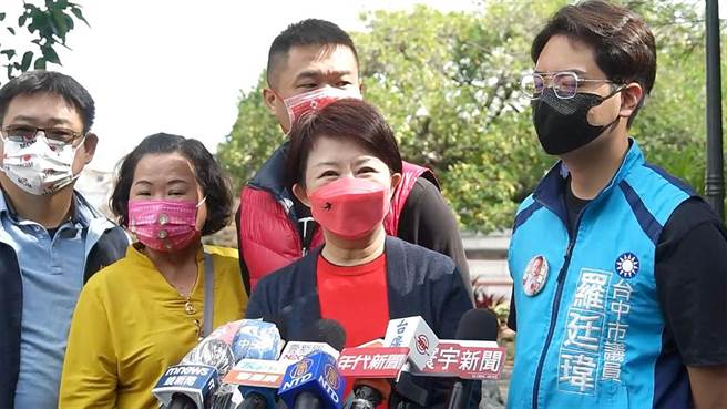 全国鸡蛋荒，北部来台中扫货，造成价格微量上扬，台中市长卢秀燕吁中央农委会加量、加速补充。（黄国峰摄）