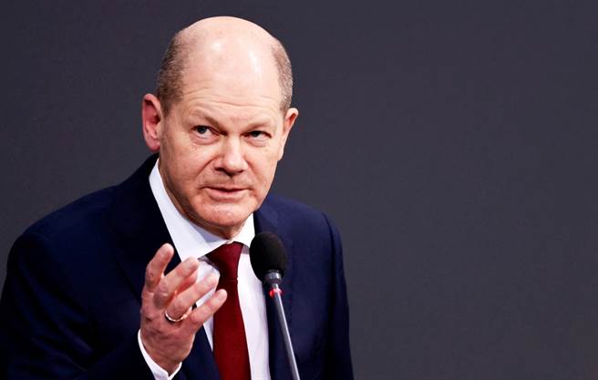 德國贈送5000頂頭盔力挺烏克蘭挨轟是場「笑話」，德國總理蕭茲（Olaf Scholz）接受《華盛頓郵報》專訪，指出是應烏克蘭方面要求贈予。（資料照／路透社）