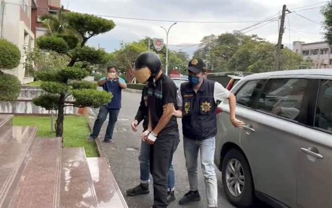 罗男(中)持刀性侵运动女子，警方火速逮人。(翻摄画面)