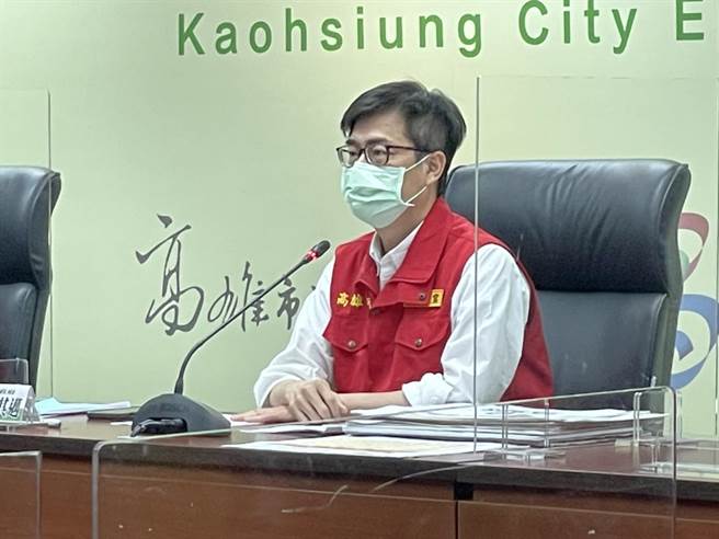 桃園境外移入案19042的病毒基因序續竟與高雄港傳播鏈相同，經防疫團隊疫調發現，疑似是先前入住高雄防疫旅館時，被同樓層居家隔離陰轉陽的案19186感染。（洪浩軒攝）