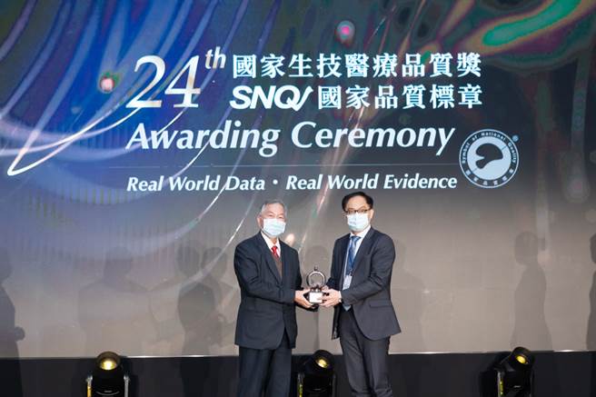 罗氏大药厂获国家生技医疗品质-药品类处方药品国际药厂组银奖。（罗氏提供）
