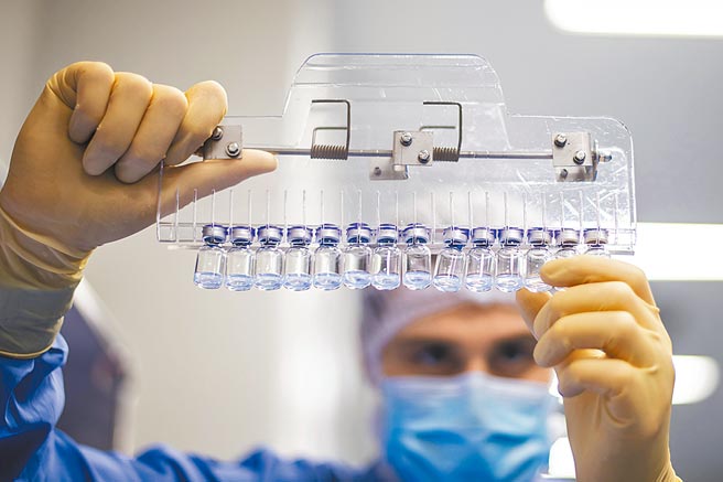 各方在疫苗开发与制造供应的开放创新与协同合作，可视为新的「创新典范」，值得未来科技计画规划与执行的借镜。图／美联社