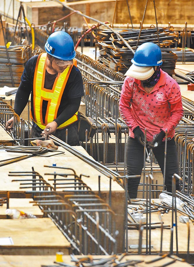 有学者担心如果是雇主办理劳动教育，恐会把劳工教成「乖乖牌」，反不利劳工争取劳动权益。（本报资料照片）