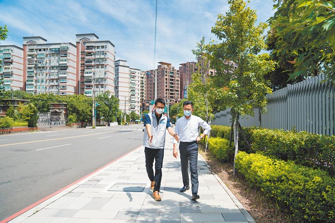 内政部营建署「2020马路好行」评选结果近日出炉，新竹市有5项工程获奖，其中建功国小通学步道获优良奖。（陈育贤摄）