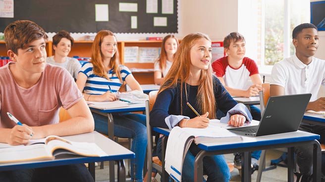 趁开学季即将到来，各电商平台也看准消费者需求，纷纷推出优惠，当中以笔电最受欢迎，主要以轻薄、强大续航力、效能为主要购买因素。（宏碁提供）