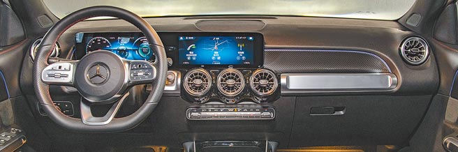 水平化的仪表控台设计，豪华精致。（陈大任摄）