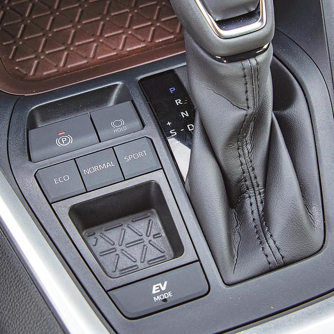 EPB电子驻车煞车附Auto Hold。（陈大任摄）