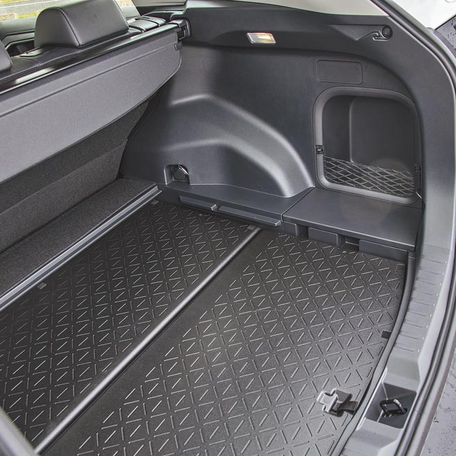 双面行李厢底板，此面防水防污。（陈大任摄）