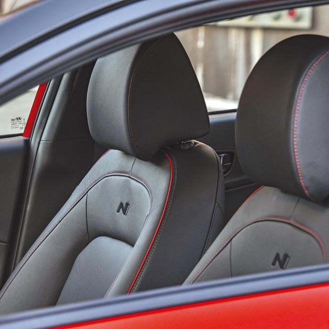HYUNDAI KONA N Line跑车化座椅。（陈大任摄）
