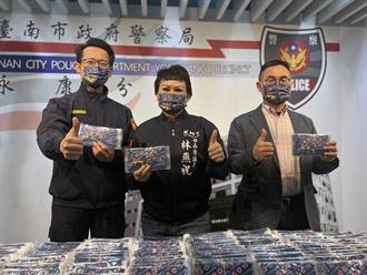 台中警設計虎年限定款口罩大受歡迎 台南民代印6千個送員警
