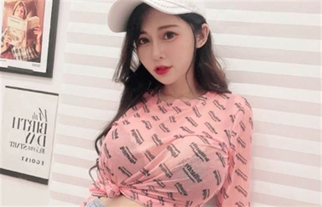 安希拥有就算肌肤不露也能辣翻人的满点战力。（图／截取自安希IG）