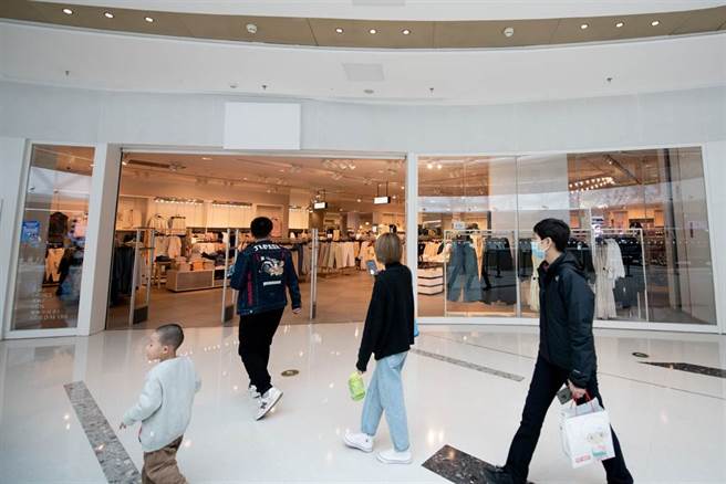 快时尚的趋势在传统运动用品与时装上也有很明显的改变，许多西方媒体已多次发出警讯，西方运动品牌已面临愈来愈强大的中国本土品牌竞争压力。（图／路透）