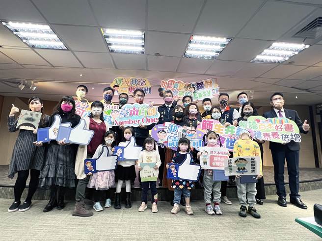 台南市政府宣布推出全台首创专属幼儿园使用的「布可小星球」阅读平台。（洪荣志摄）