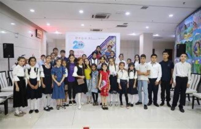 图为2021年上海和合作组织国家儿童创作展开幕式。（摘自上合组织官网）