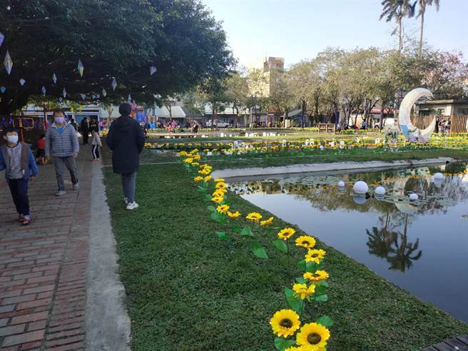 云林县「北港灯会原乡」活动规画6大光环境，迎宾1个月。（张朝欣摄）