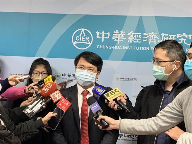 （中華經濟研究院長張傳章表示，製造業廠商展望景氣仍抱持樂觀。圖／陳碧芬）
