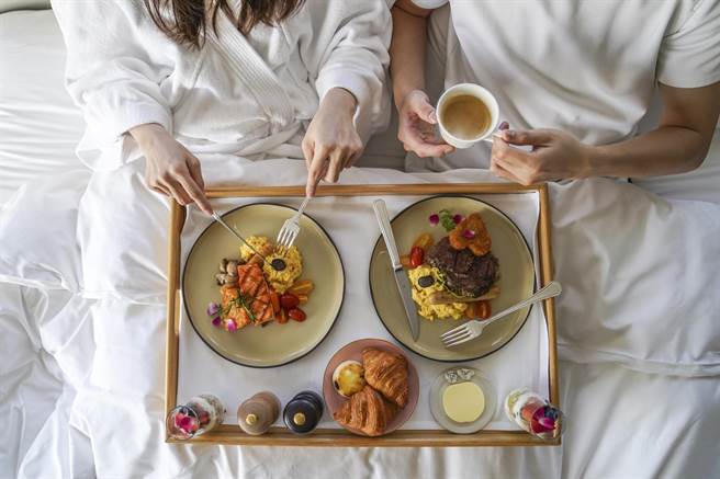 抢攻情人节消费商机，台北君悦酒店浪漫住房、特色套餐及限量甜点多管齐下。（君悦提供）