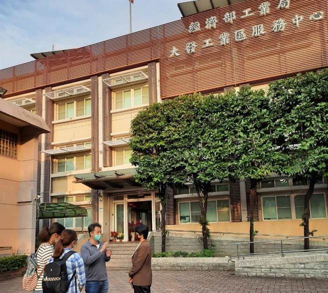 劳工局拜访工业区研商产业缺工解方。（高雄市劳工局提供／洪靖宜高雄传真）