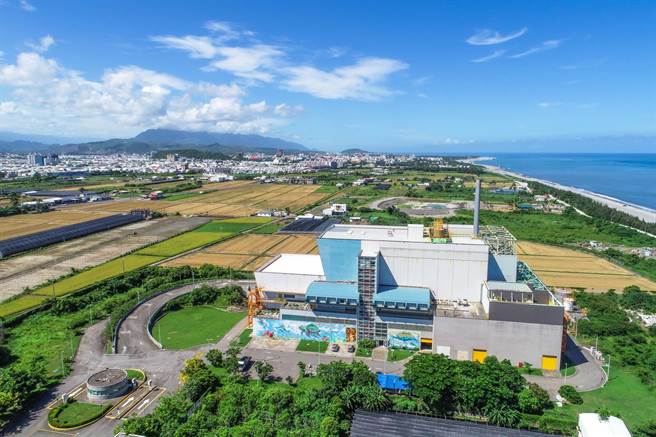 台东焚化厂8日单炉进行试投垃圾。（台东县环保局提供／蔡旻妤台东传真）