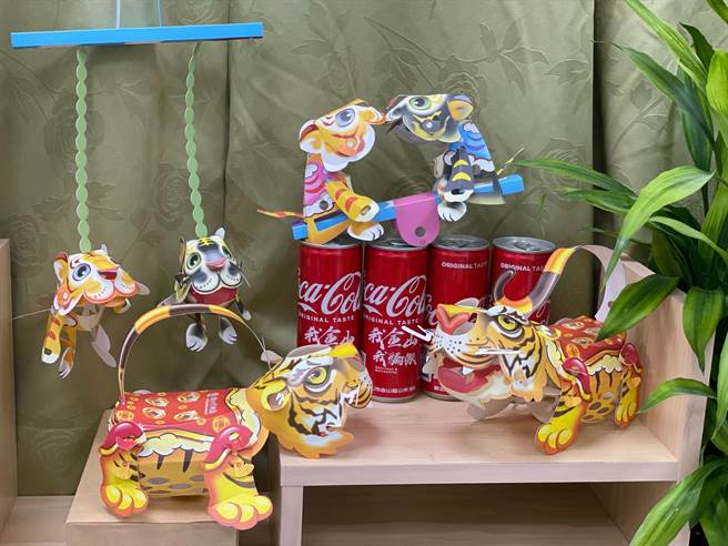 金山區公所將於本周五、六發送新北平安祥虎小提燈。（金山區公所提供）