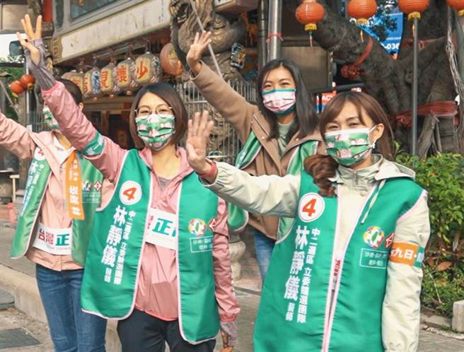 正國會中市３位美女刺客，中二選區立委補選時已投入助選，將以創意與活力方式聯合競選，彼此加油打氣提高戰鬥力。（正國會提供）