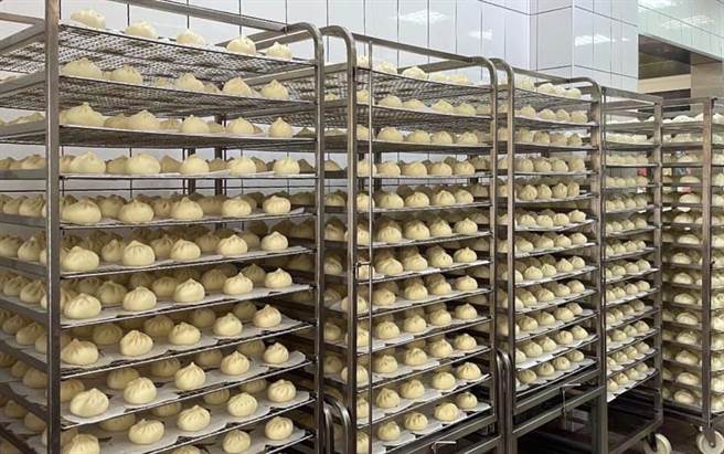 鹿港肉包名店阿振肉包，售價已經連續11年凍漲，禁不住原物料連番漲價，宣布將於22日正式調漲價格。（摘自臉書／謝瓊雲彰化傳真）