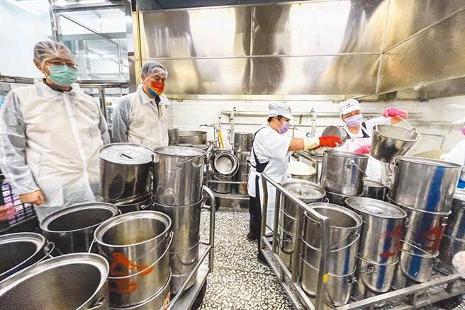 团膳业者表示，虽然政府解禁福岛食品，但只要有疑虑的食材都不会进入校园。图为示意图。（资料照）