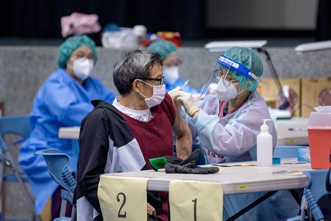 桃園尚未接種第3劑疫苗的教職人員有1萬6499人，市府於8日開設疫苗接種專案。（桃園市政府提供／陳夢茹桃園傳真）