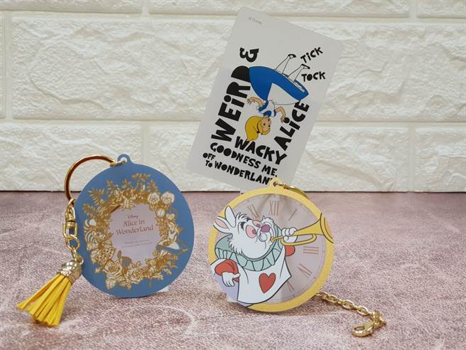 一卡通公司8日宣布取得迪士尼公司授权，开发「爱丽丝梦游仙境系列一卡通」，推出掉进洞里的爱丽丝、白兔看怀表及奇幻花园等3款经典画面的一卡通。（一卡通公司提供／石秀华高雄传真）
