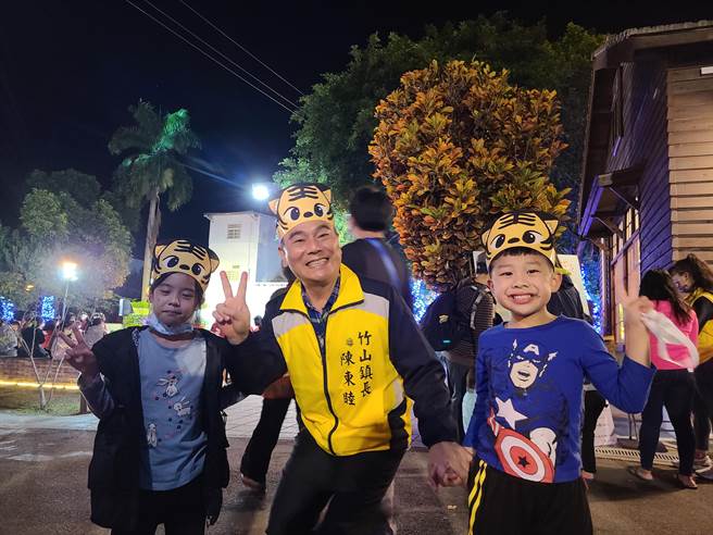 竹山鎮長陳東睦，歡迎大家到竹山消費、逛燈會、中大獎。（竹山鎮公所提供／廖志晃南投傳真）