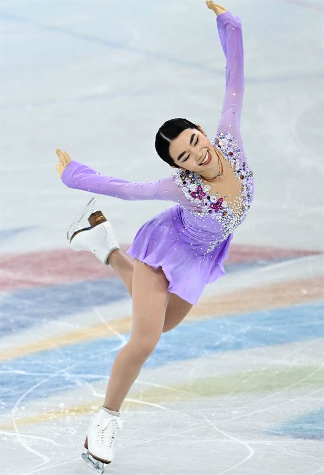 台裔美籍滑冰选手陈楷雯昨天二度叩关冬季奥运表现亮眼，一袭淡紫舞衣更是焦点所在。（新华社）