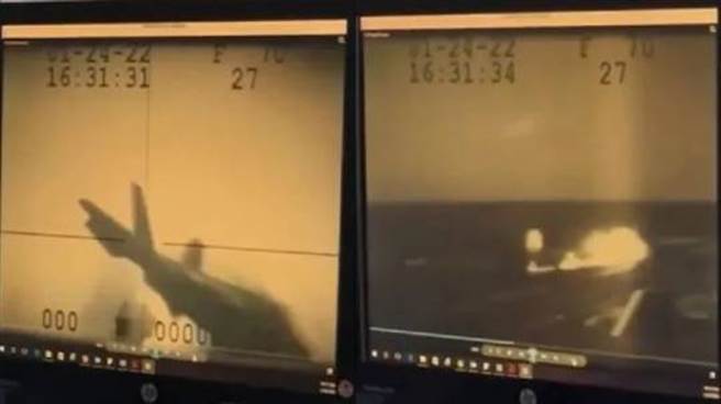 美F-35C戰機著艦時下降速度異乎尋常，還聽得見著艦信號官驚恐尖叫，並試圖用無線電指示其重飛，但已經來不及了。（圖／網路）