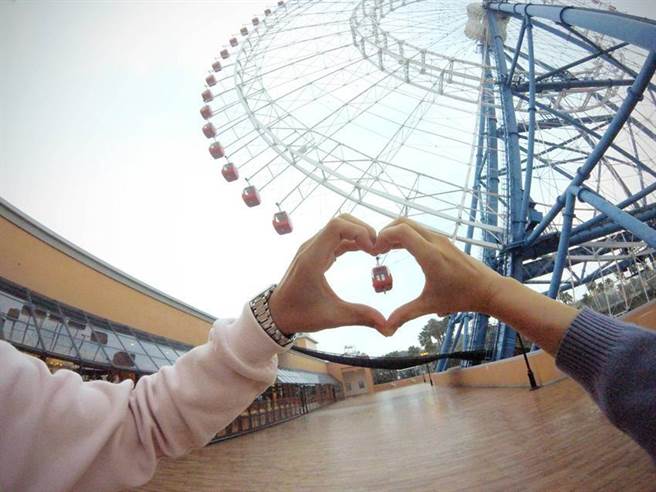 （丽宝乐园渡假区抢攻情人节商机，推出多项摩天轮套票组，噱头十足。图／丽宝提供）
