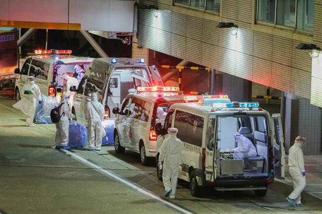 中華女足確診成員在桃園機場停機坪就直接搭上救護車離開。（中華足協提供）